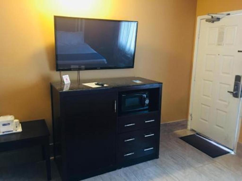 Travelodge By Wyndham Bay Shore Long Island Eksteriør bilde